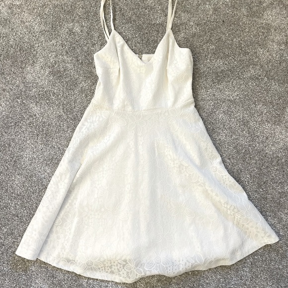 Lulu’s White Lace Mini Dress New - Picture 1 of 3